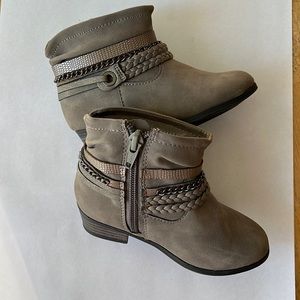 Wonder Nation size 8 toddler booties